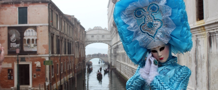 24 Hours in Venice Italy During “Carnevale” enjoy travel life photo gallery venice italy carnevale blue costume