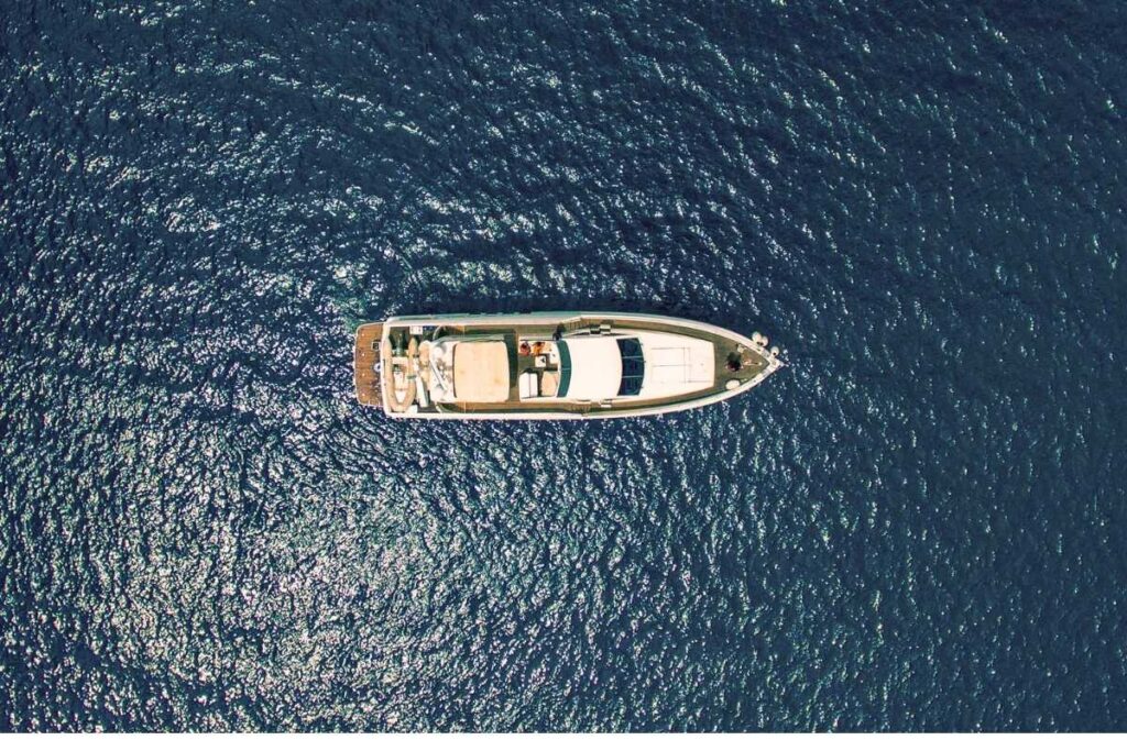 professional sailing crew for yacht sailing