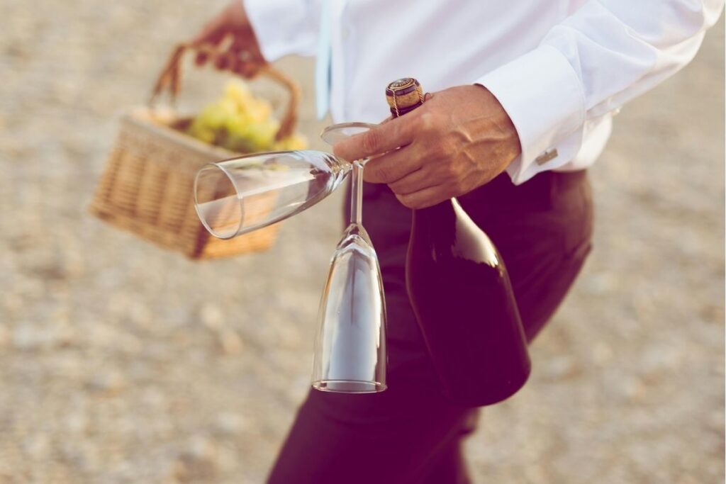 beach picnic | Enjoy Travel Life