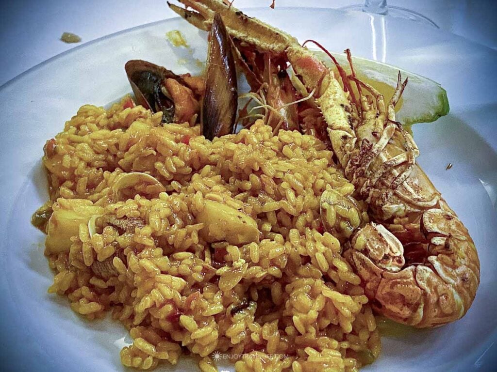 marbella seafood paella restaurant | Enjoy Travel Life