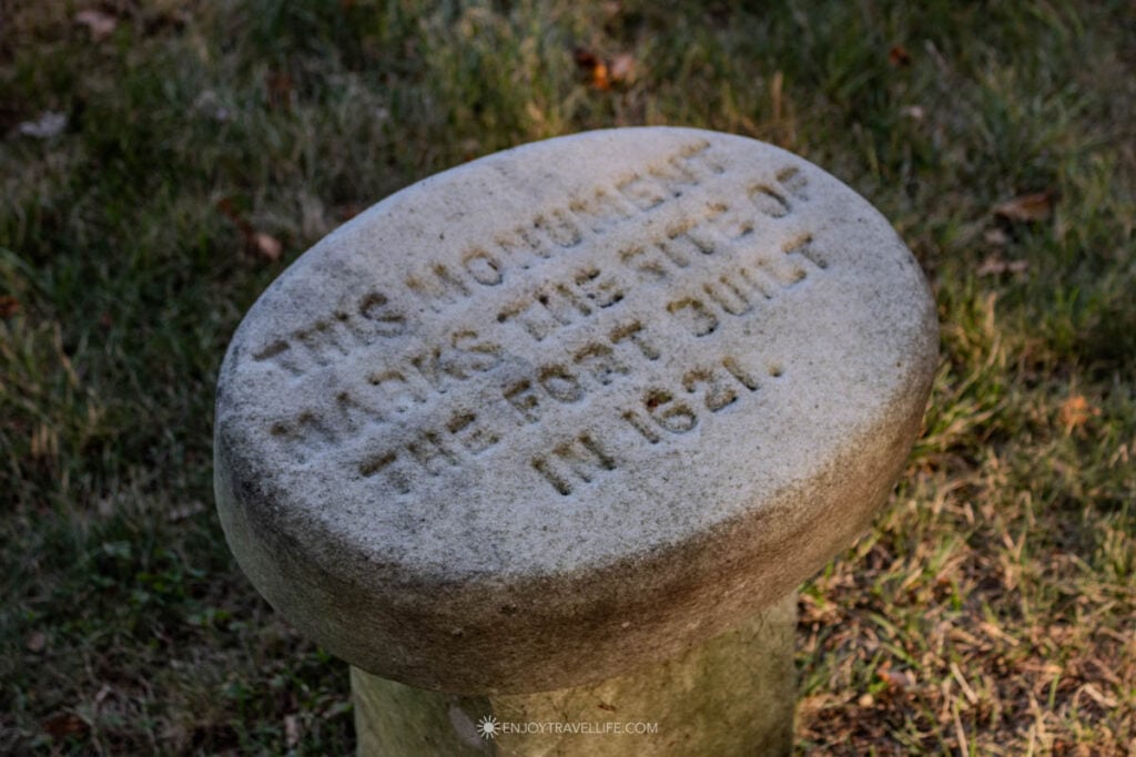 A round stone marker on Burial Hill in Plymouth is inscribed with the site of the fort built in 1621.